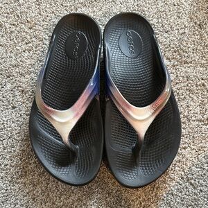 OOFOS Black Sandals with Gradient Straps